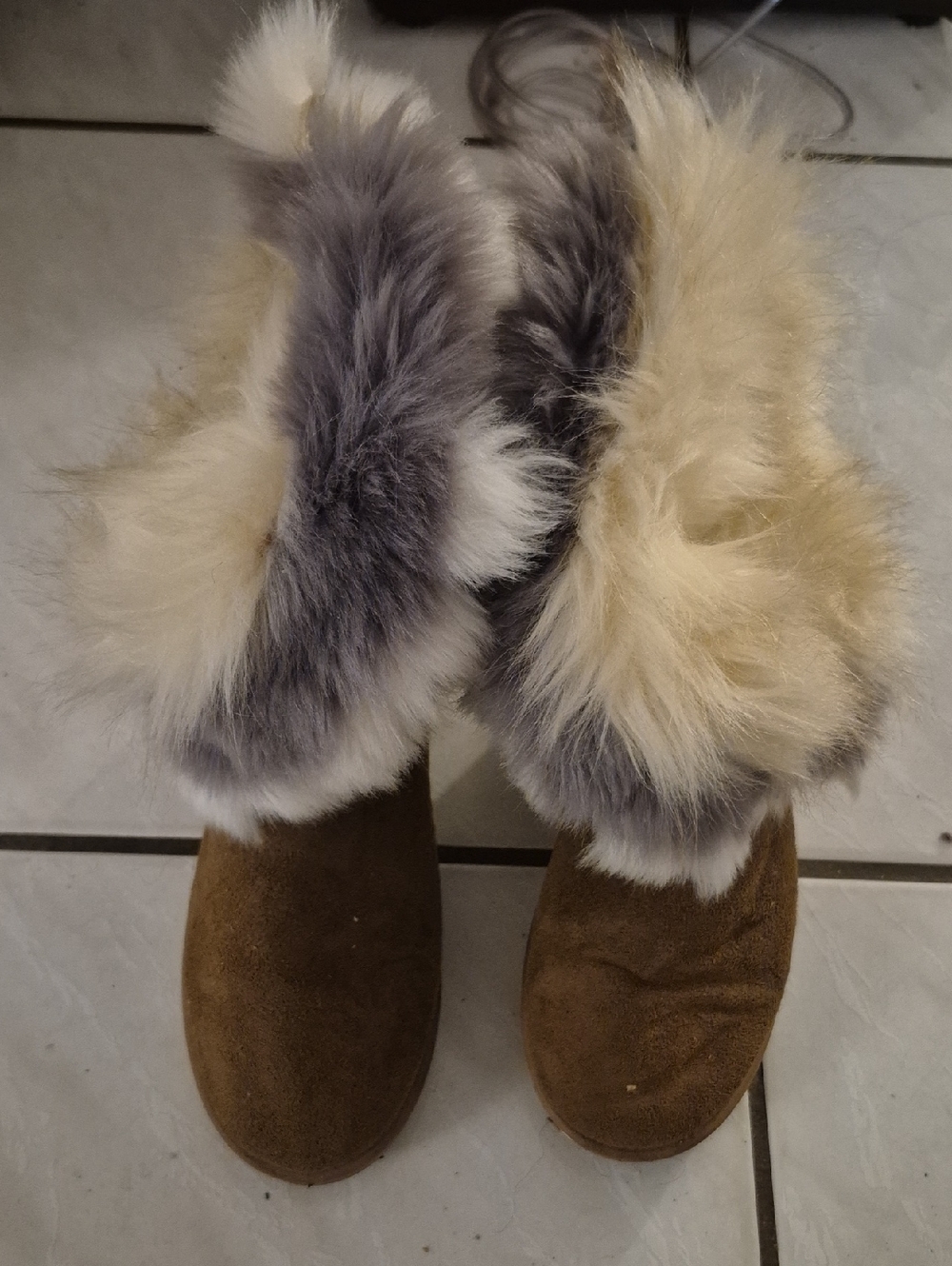 Cozy Brown Suede Boots with Two-Tone Faux Fur Cuff